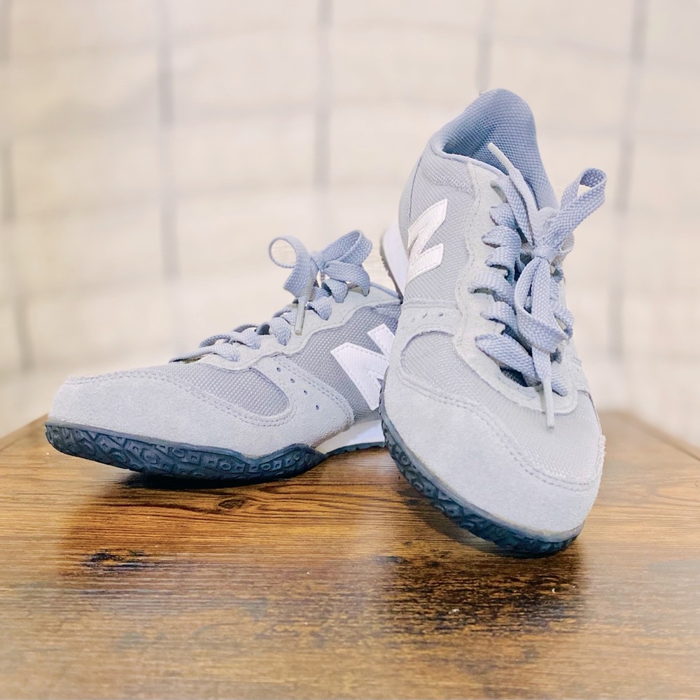 New Balance Sneaker - grey and white